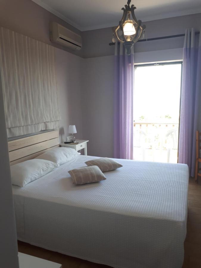Viena Rooms & Apartments Palaiochora Eksteriør billede